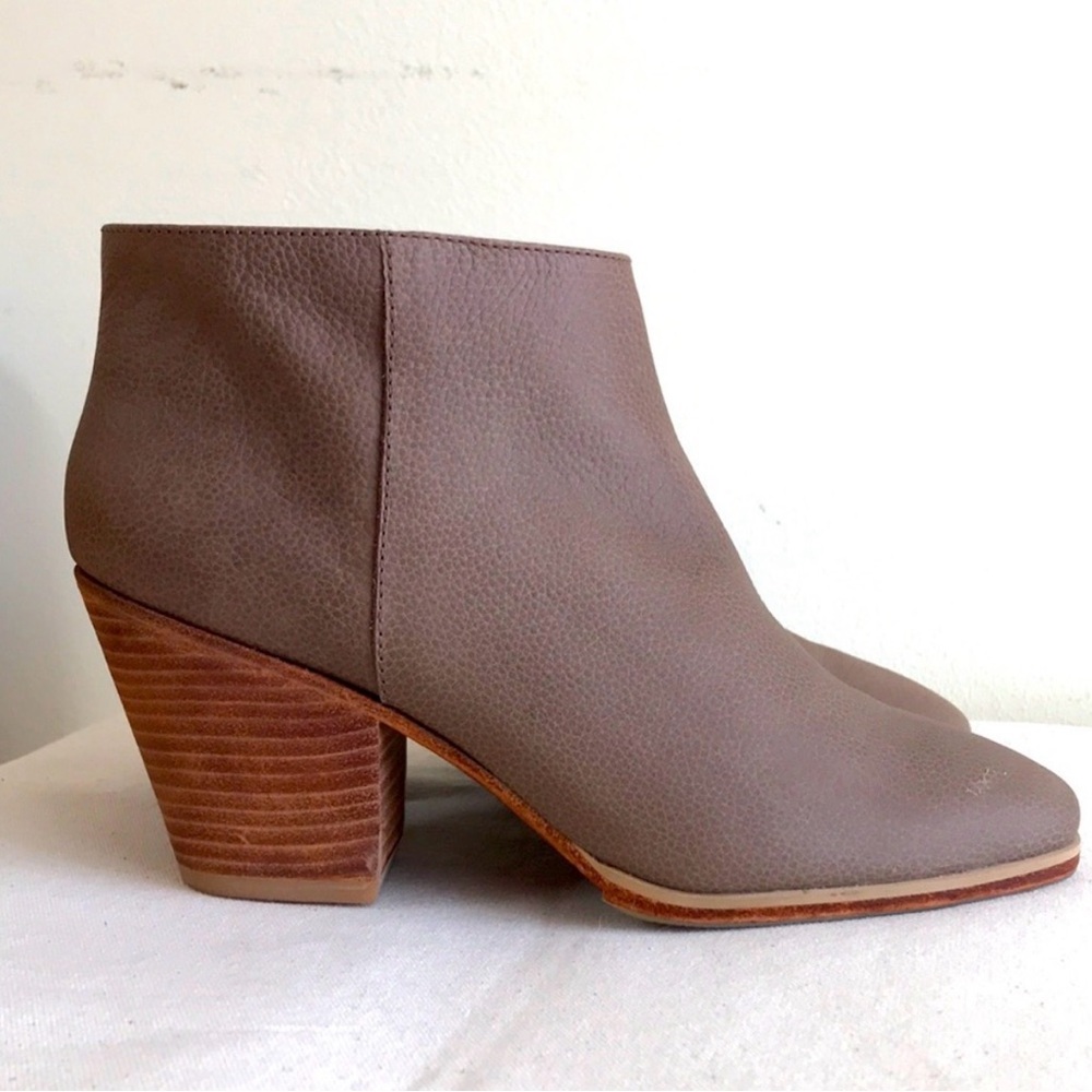 Rachel Comey Stylish Taupe Warm Gray Tumbled Leather Ankle Boots Size 7
